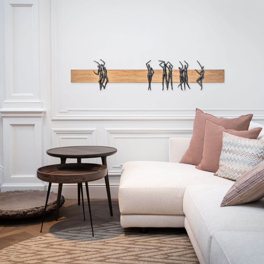 Gardeco Party Bronze Sculpture GND GA262 LIFESTYLE S 01