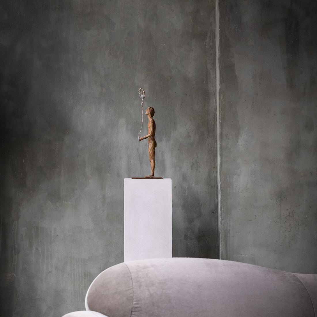 Gardeco Thought V Time Bronze Sculpture GND GA330 LIFESTYLE S 01