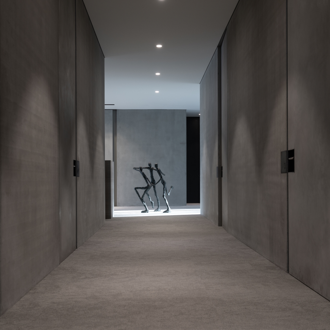 Gardeco To Enjoy Bronze Sculpture GND S LIFESTYLE 01