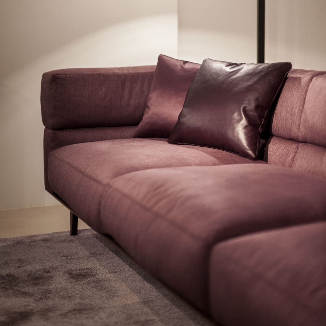 Giorgetti Ago Indoor Sofa Stand Alone LIFESTYLE S 02