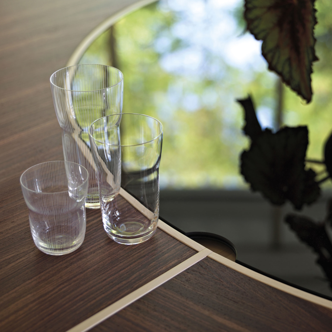 Giorgetti Gordon Oval Dining Table 2 LIFESTYLE 03