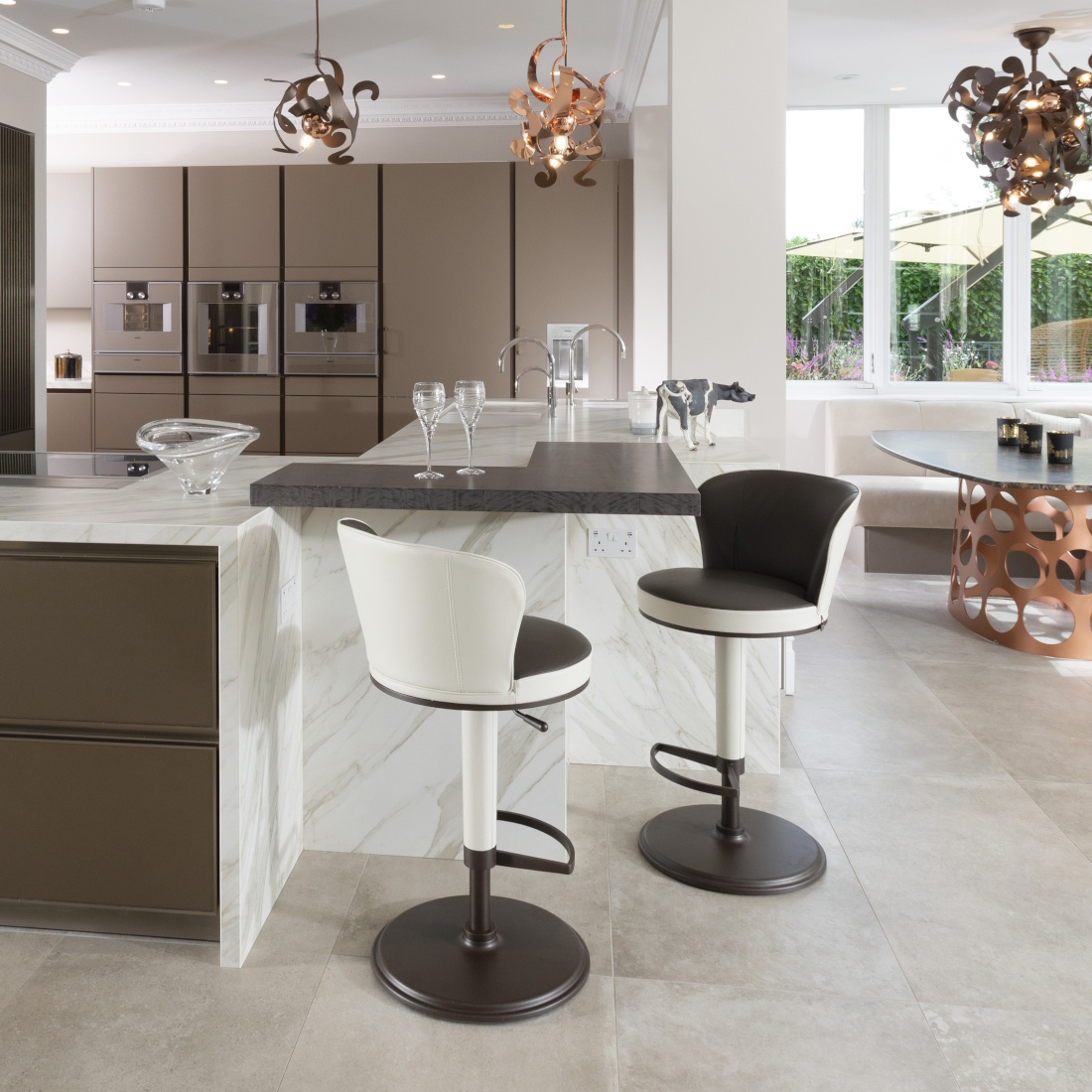 Giorgetti Ode Bar Stool LIFESTYLE S 01