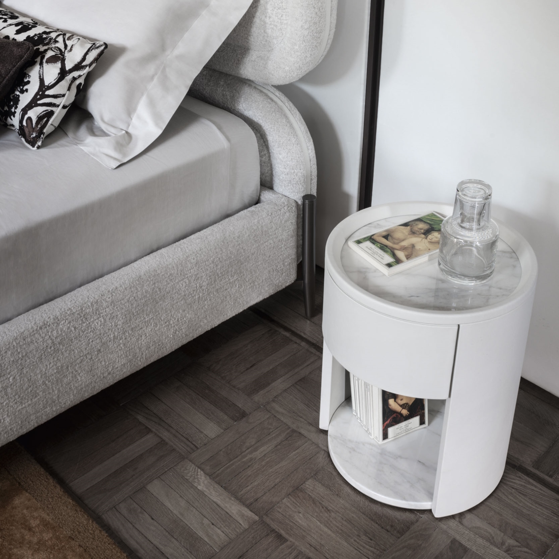 Giorgetti Side Vibe Bedside Table LIFESTYLE S 02