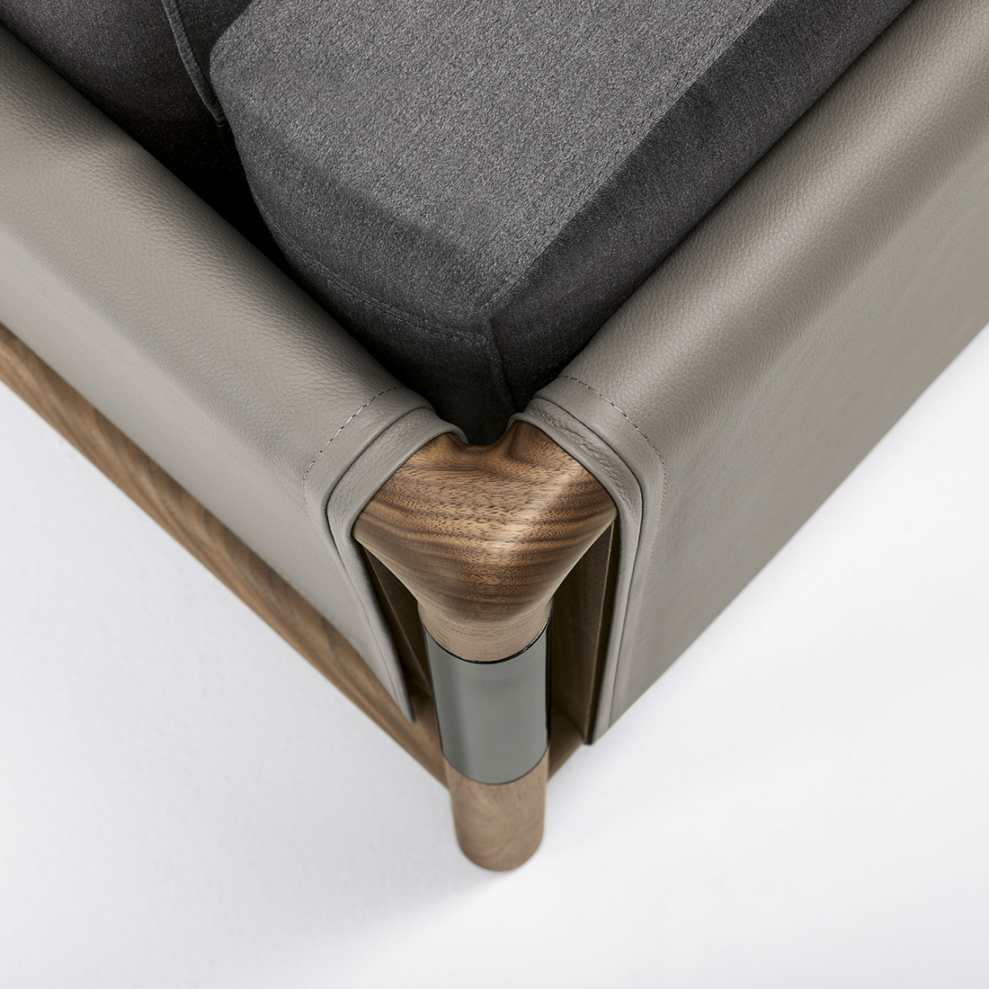 Giorgetti Urban Sofa Stand Alone STILL LIFE S 04