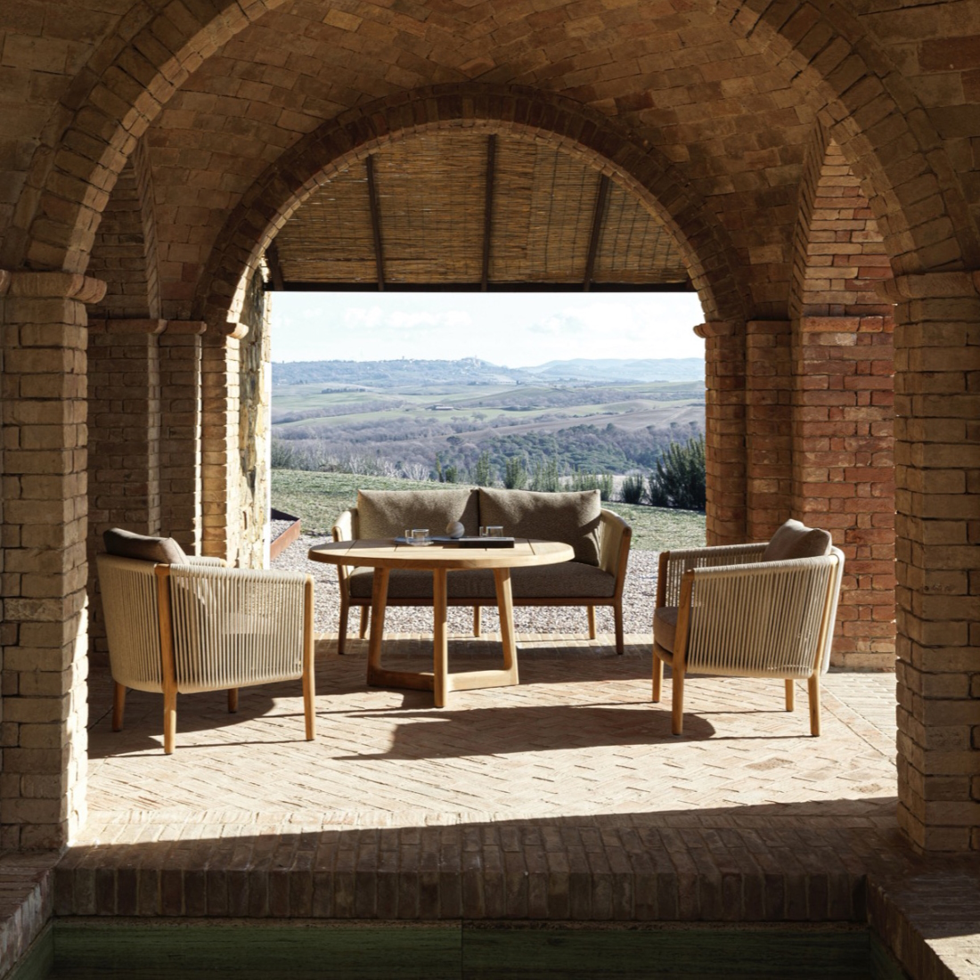 Molteni C Boboli Outdoor Sofa LIFESTYLE S 01