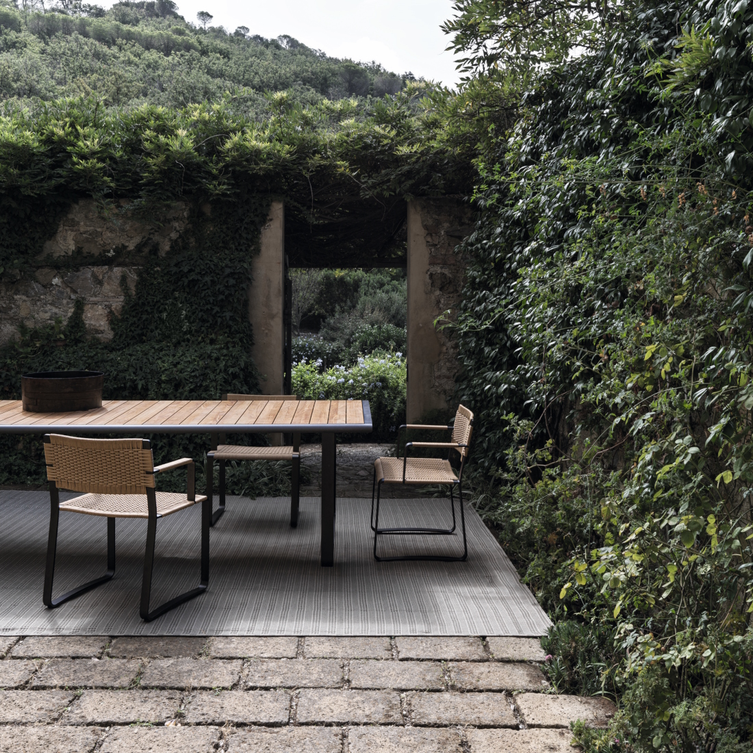 Molteni C Golden Gate Outdoor Dining Table LIFESTYLE S 01