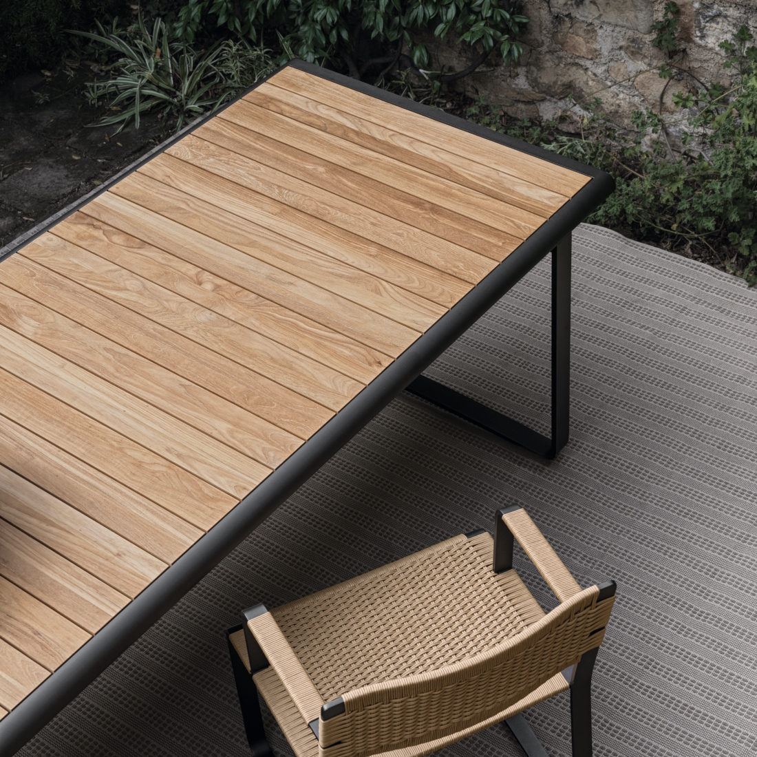 Molteni C Golden Gate Outdoor Dining Table LIFESTYLE S 02