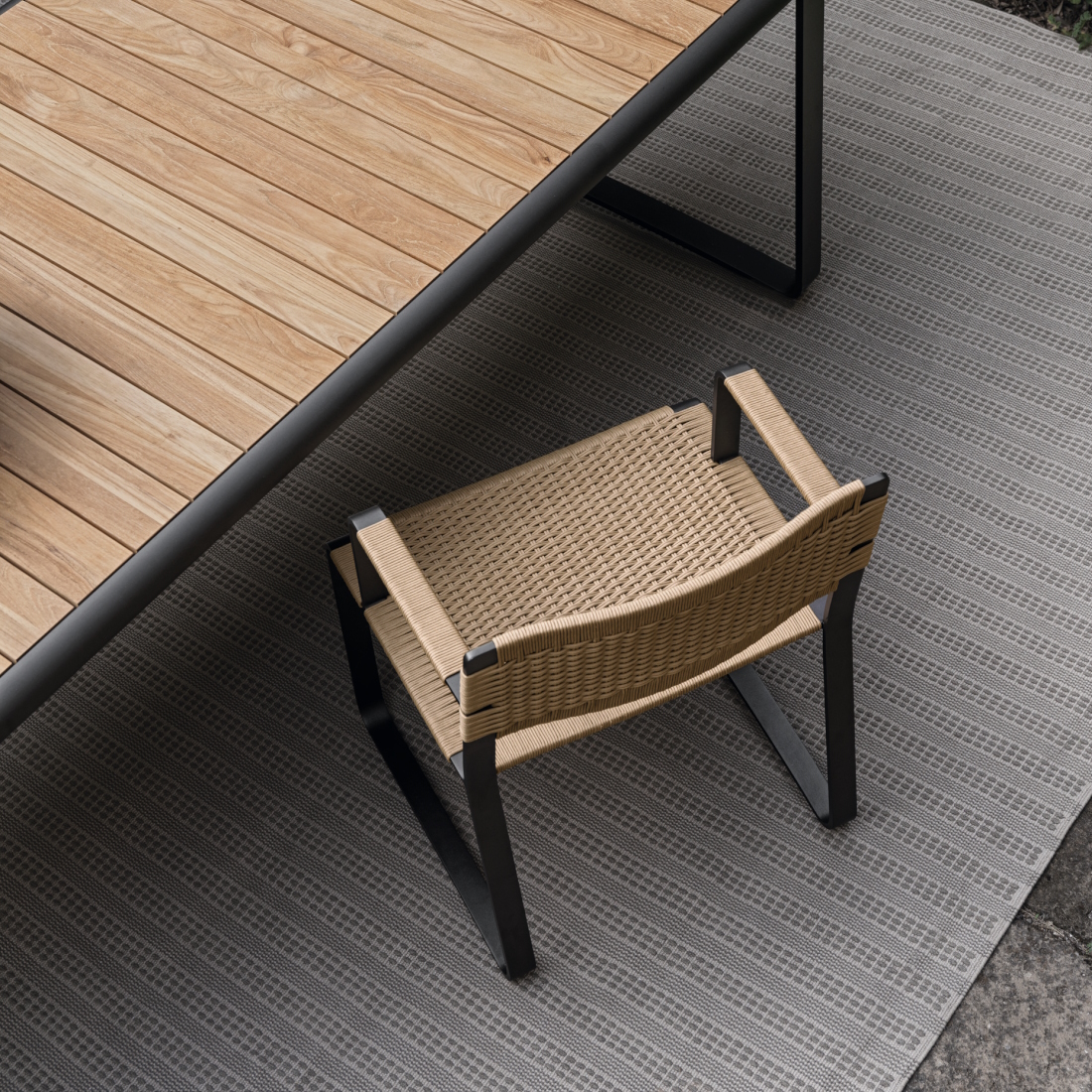 Molteni C Green Point Outdoor Dining Armchair LIFESTYLE S 02