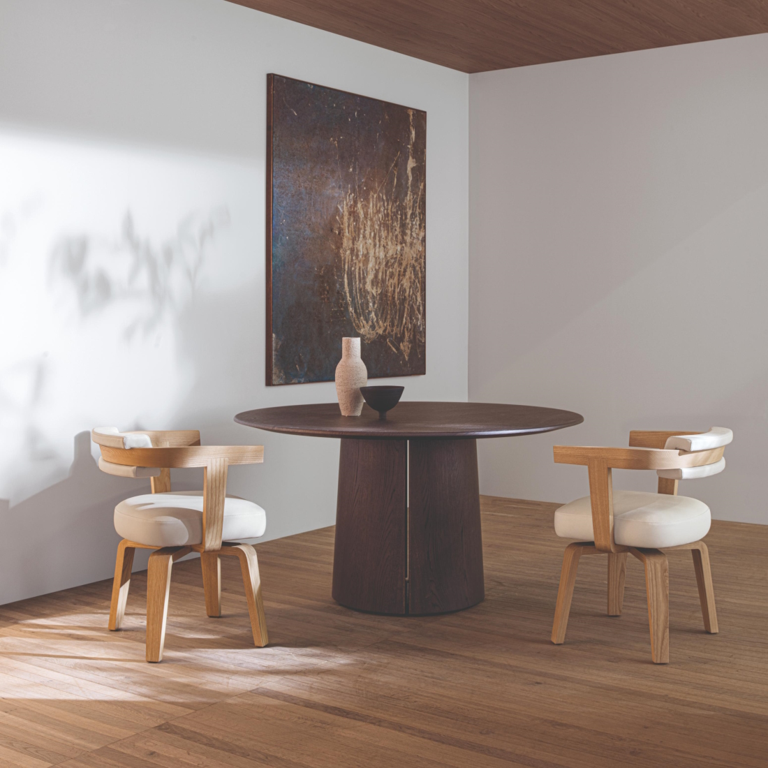 Molteni C Mateo Round Wood Dining Table LIFESTYLE S 01