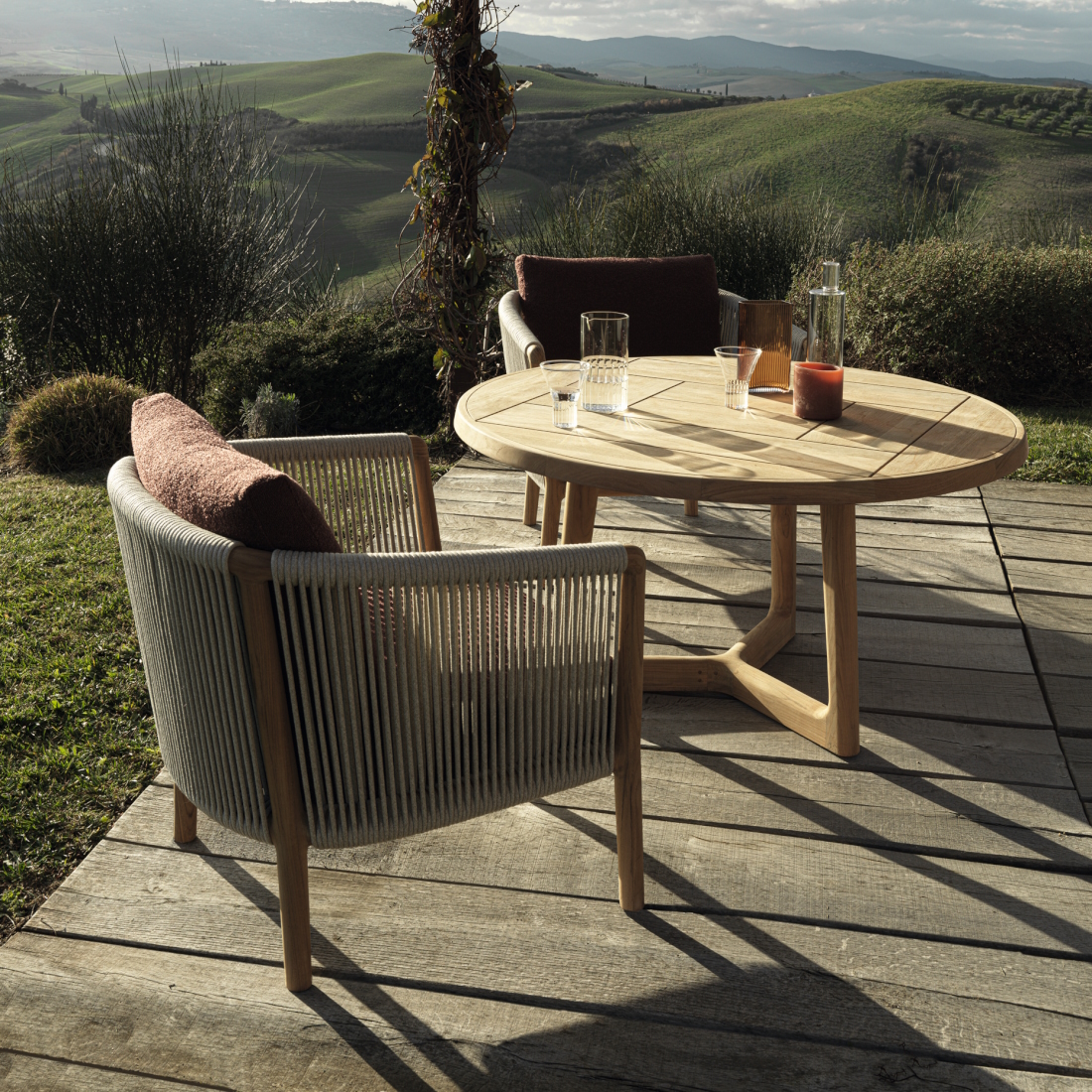 Molteni C Outdoor Fairmount Round Dining Table LIFESTYLE S 02