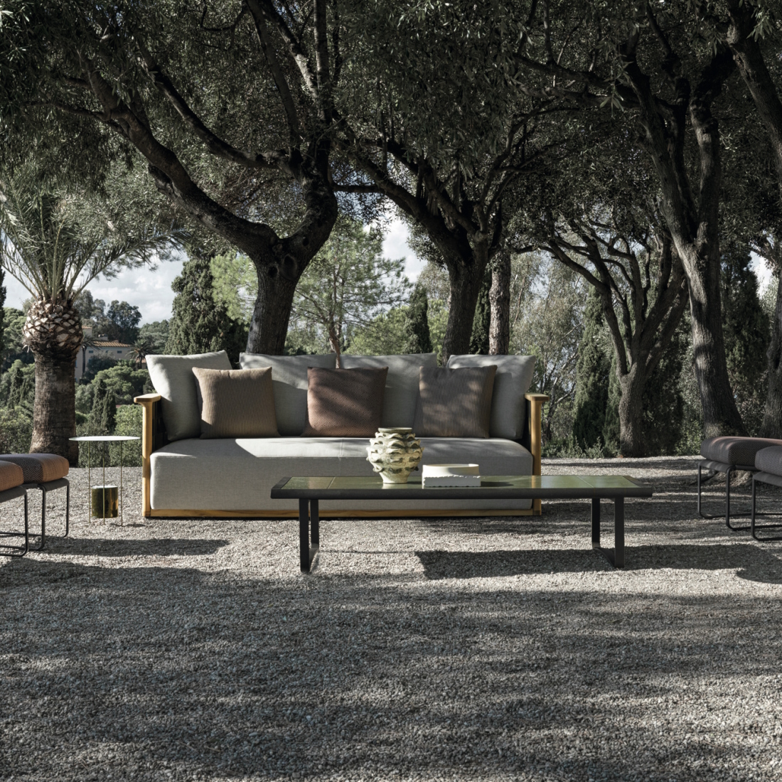 Molteni C Outdoor Furniture Phoenix Coffee Table LIFESTYLE S 01