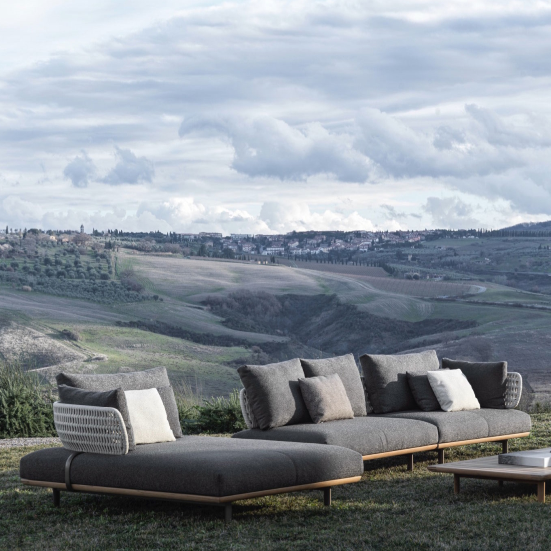 Molteni C Outdoor Furniture Sway Modular Sofa LIFESTYLE S 01