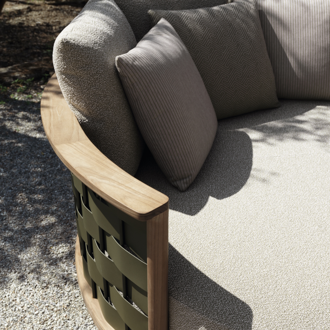 Molteni C Outdoor Palinfrasca Round Sofa LIFESTYLE S 02