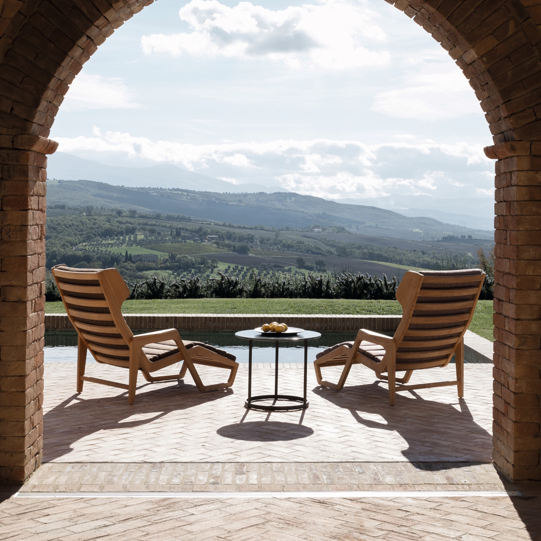 MolteniC D1505 Armchair Outdoor LIFESTYLE S 01