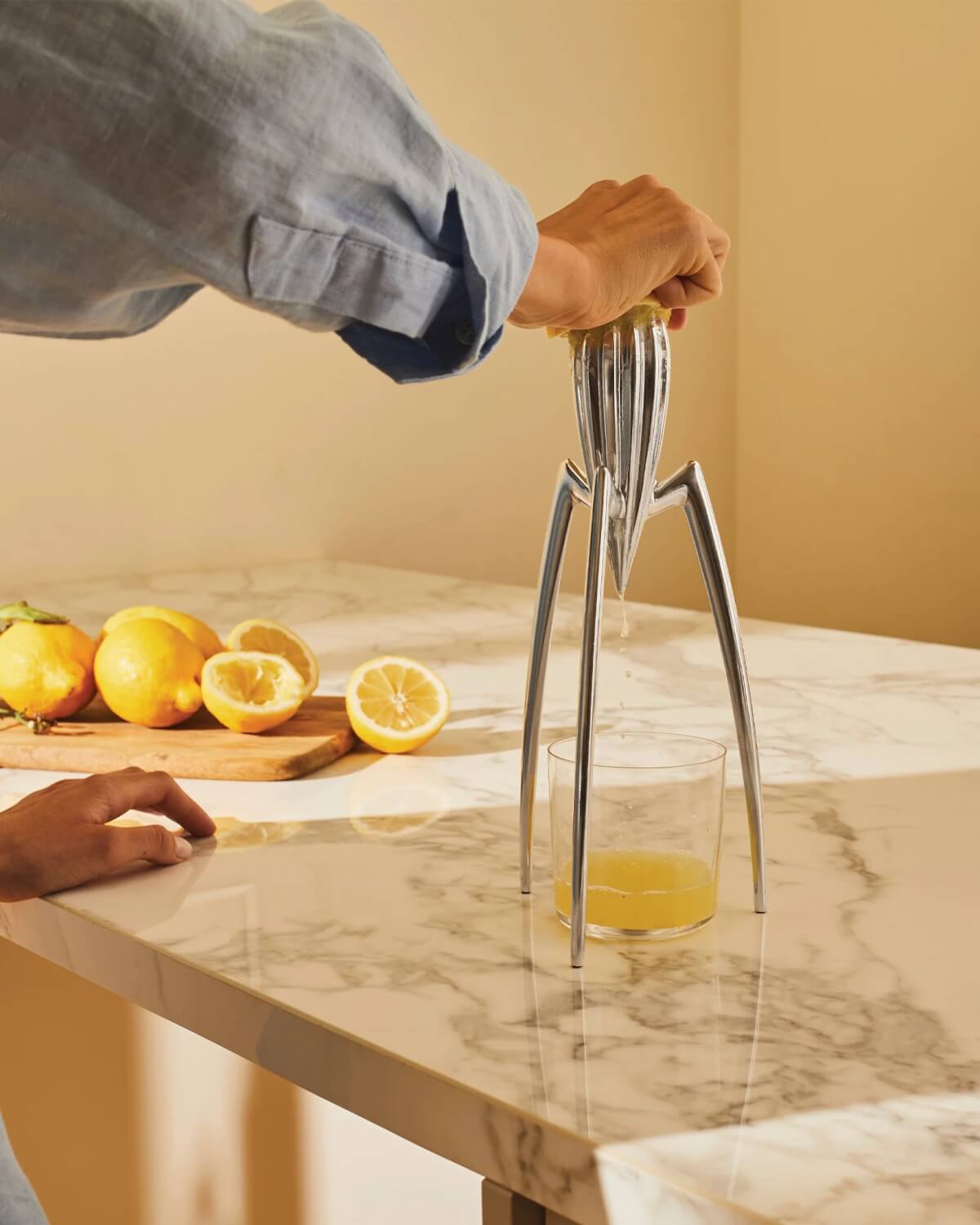 Philippe-Starck-Designer-Journal-Lemon-Squeezer-01