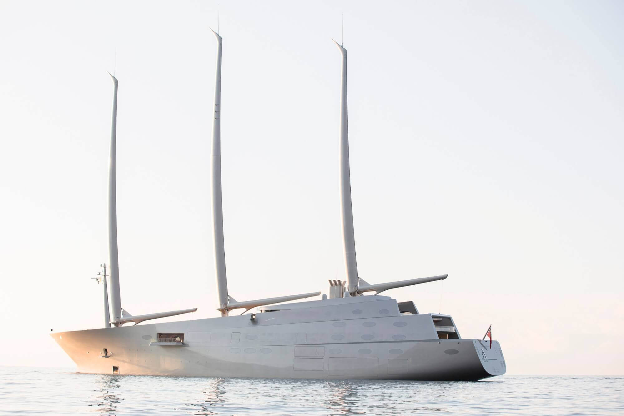 Philippe-Starck-Designer-Journal-Sailing-Yacht-01