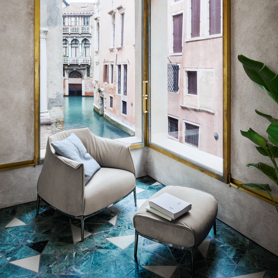 Poltrona Frau Archibald Armchair LIFESTYLEE S 01