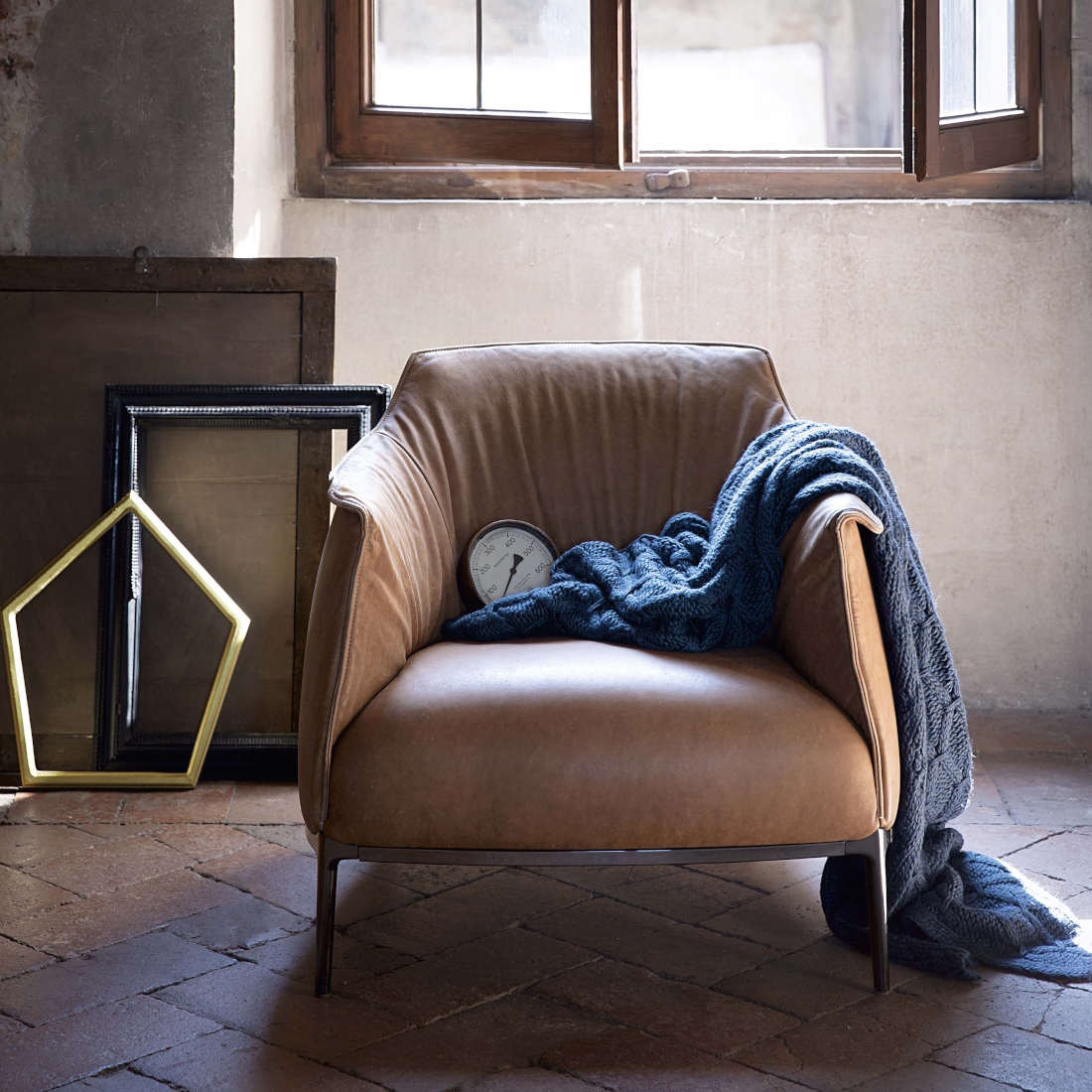 Poltrona Frau Archibald Armchair LIFESTYLEE S 02