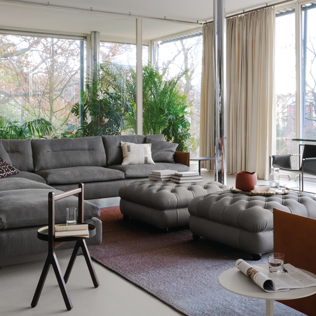 Poltrona Frau Chester One Ottoman LIFESTYLE S 01