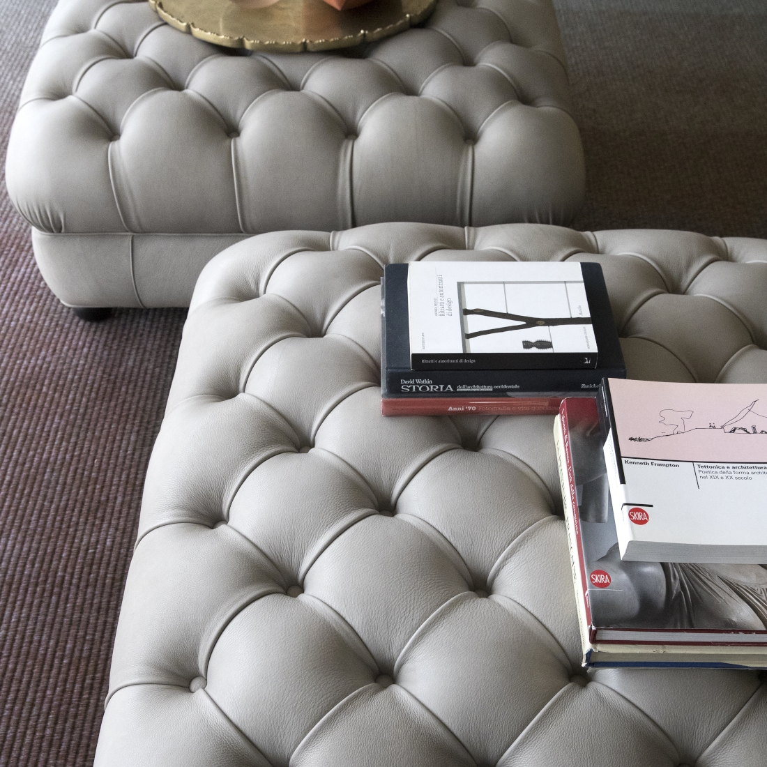 Poltrona Frau Chester One Ottoman LIFESTYLE S 02