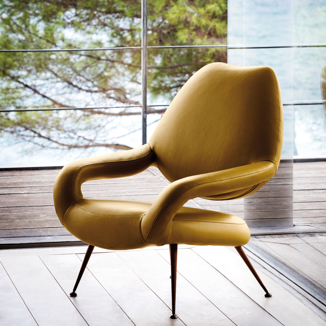 Poltrona Frau DU 55 Armchair LIFESTYLE S 02