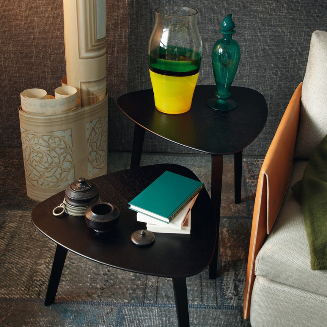 Poltrona Frau Fiorile Triangular Side Table LIFESTYLE S 01