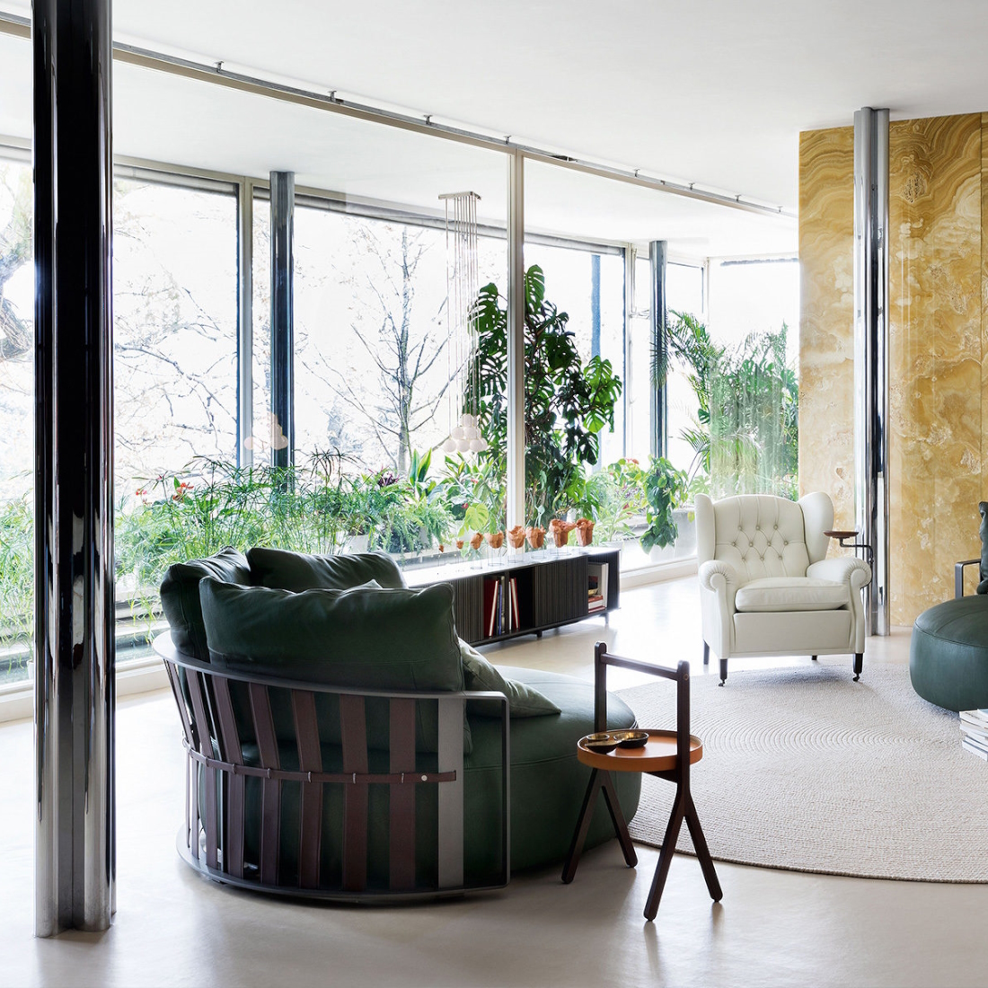 Poltrona Frau Scarlett Round Sofa LIFESTYLE S 01