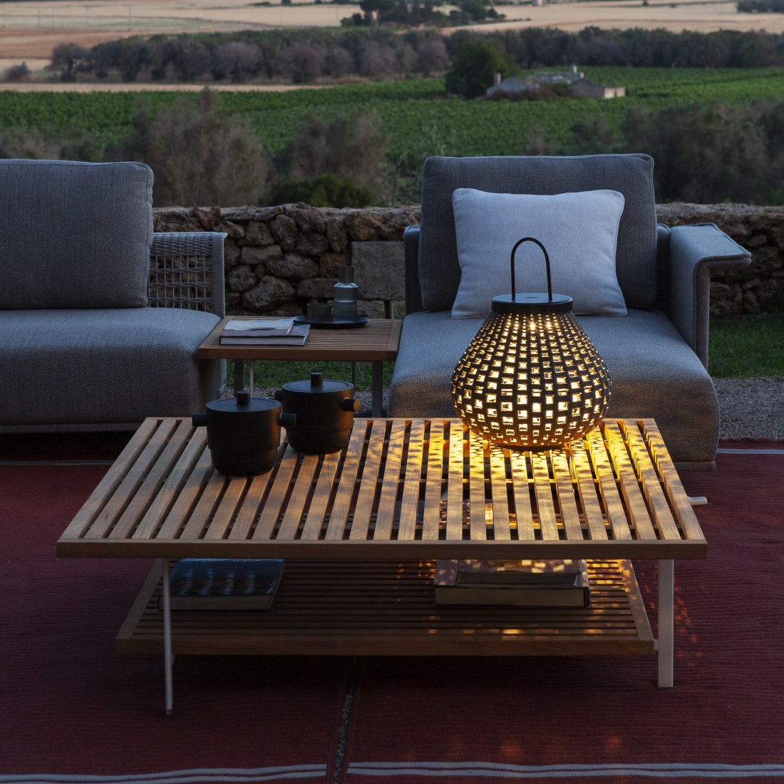 Poltrona Frau Solaria Outdoor Coffee Table LIFESTYLE S 01