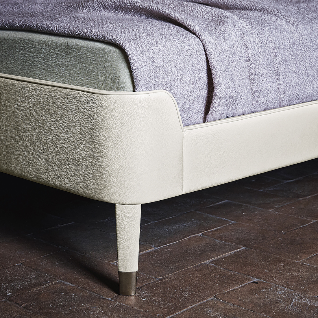 Poltrona Frau Suzie Wong Bed LIFESTYLE S 03