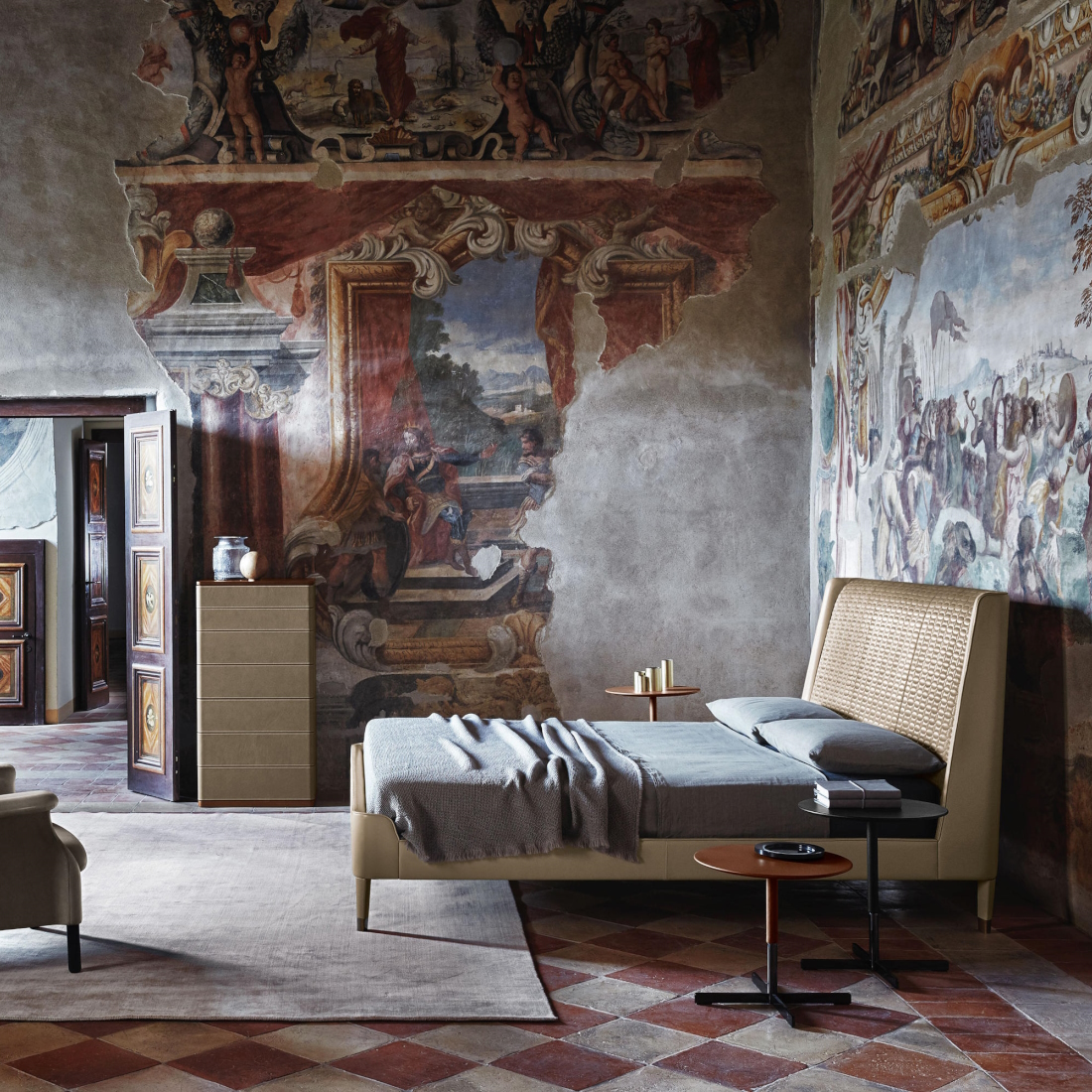 Poltrona Frau Suzie Wong Deluxe Bed LIFESTYLE S 01