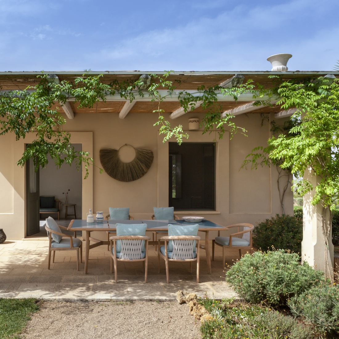 Poltrona Frau The Secret Garden Outdoor Dining Chair LIFESTYLE S 01