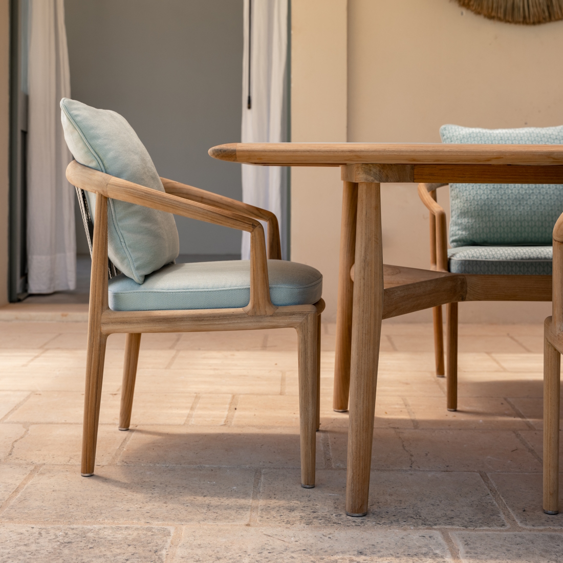 Poltrona Frau The Secret Garden Outdoor Dining Chair LIFESTYLE S 03