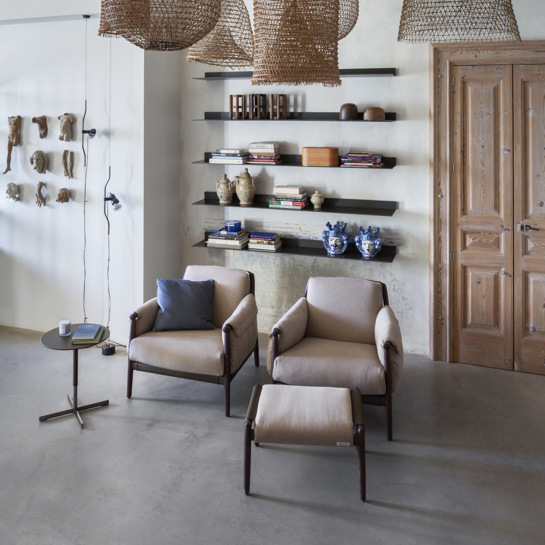 Poltrona Frau Times Lounge Armchair LIFESTYLE S 01