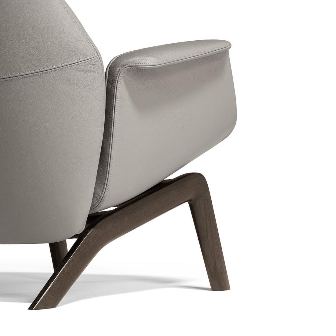 Poltrona Frau downtown lounge armchair Wooden Base STILL LIFE S 04