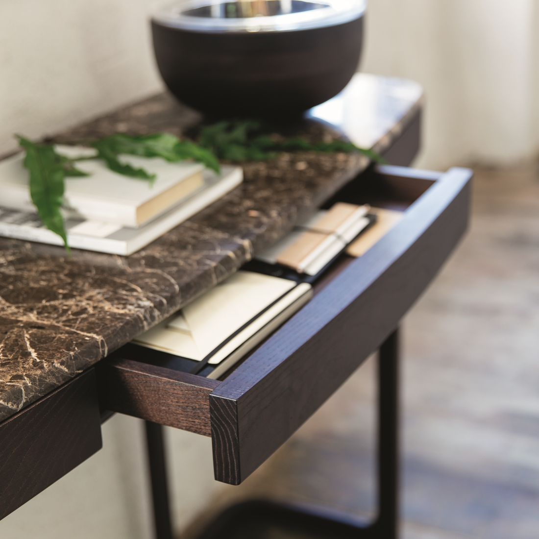 Porada Blush Console Table LIFESTYLE S 02