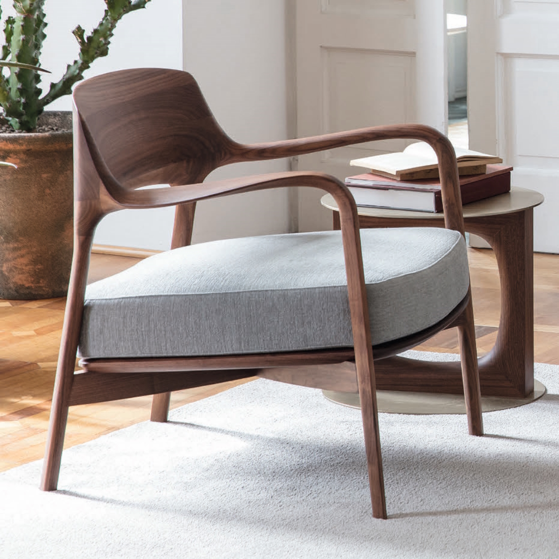 Porada Louis Armchair LIFESTYLE S 01