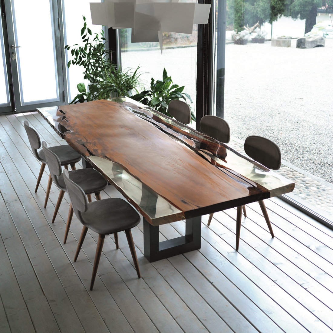 Riva1920 Auckland Kauri Wood Table LIFESTYLE S 01
