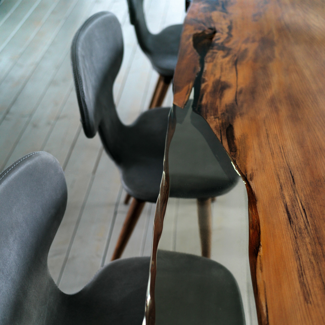 Riva1920 Auckland Kauri Wood Table LIFESTYLE S 03