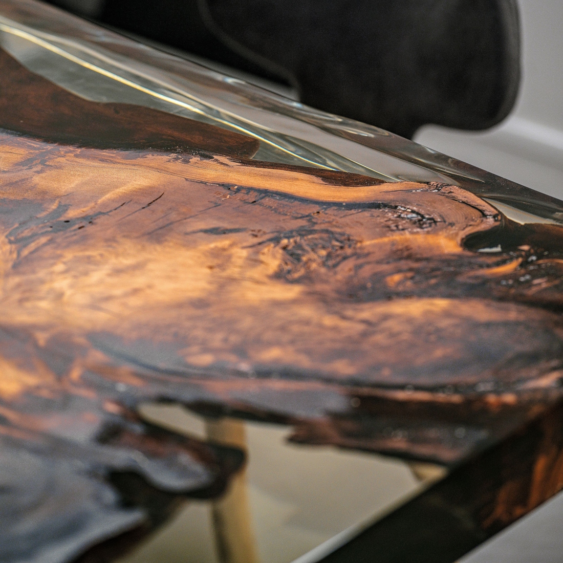 Riva1920 Auckland Kauri Wood Table LIFESTYLE S 05