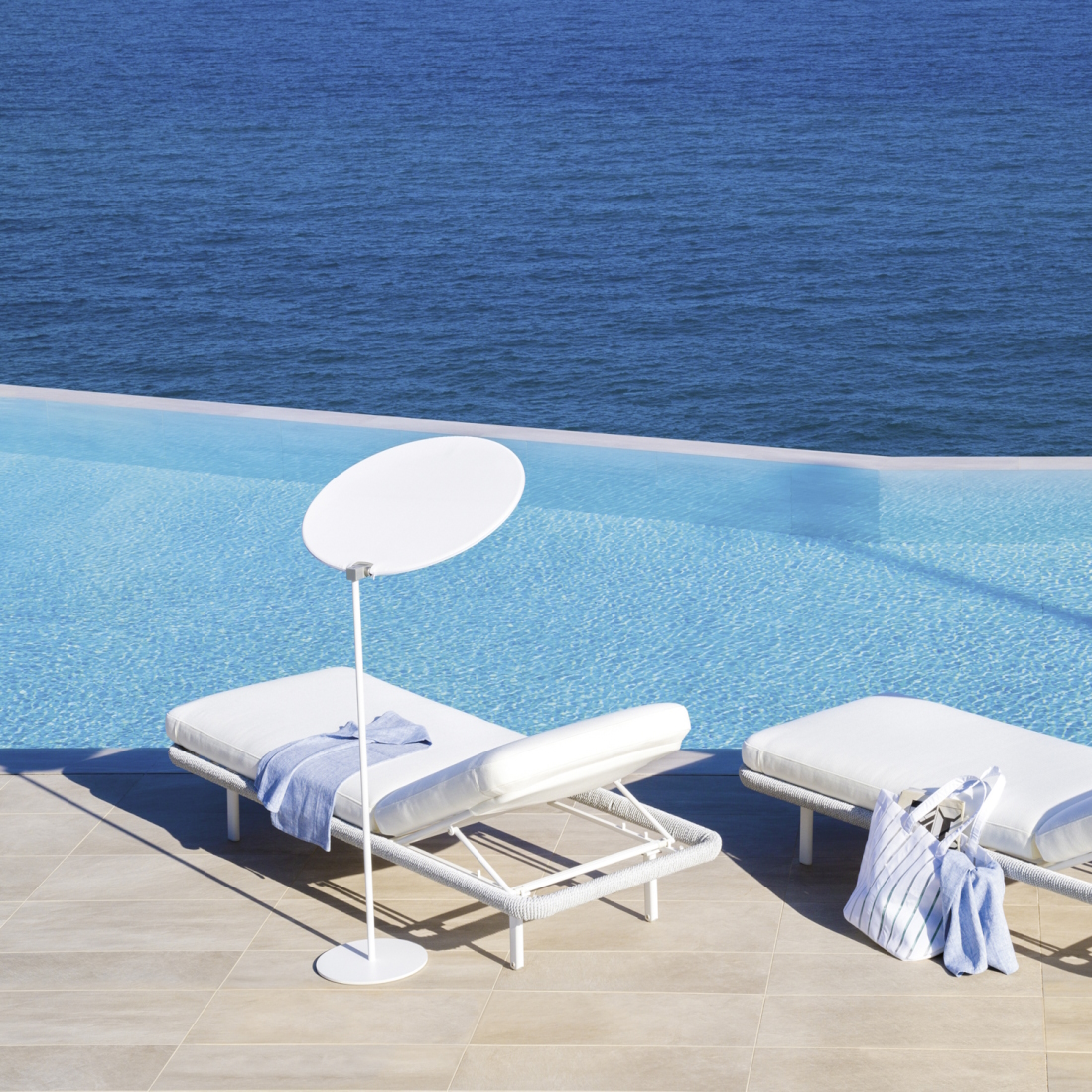 Varaschin Babylon Sunlounger White LIFESTYLE S 02