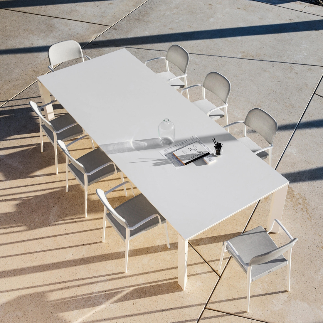 Varaschin Dolmen Extendable Outdoor Dining Table LIFESTYLE S 01