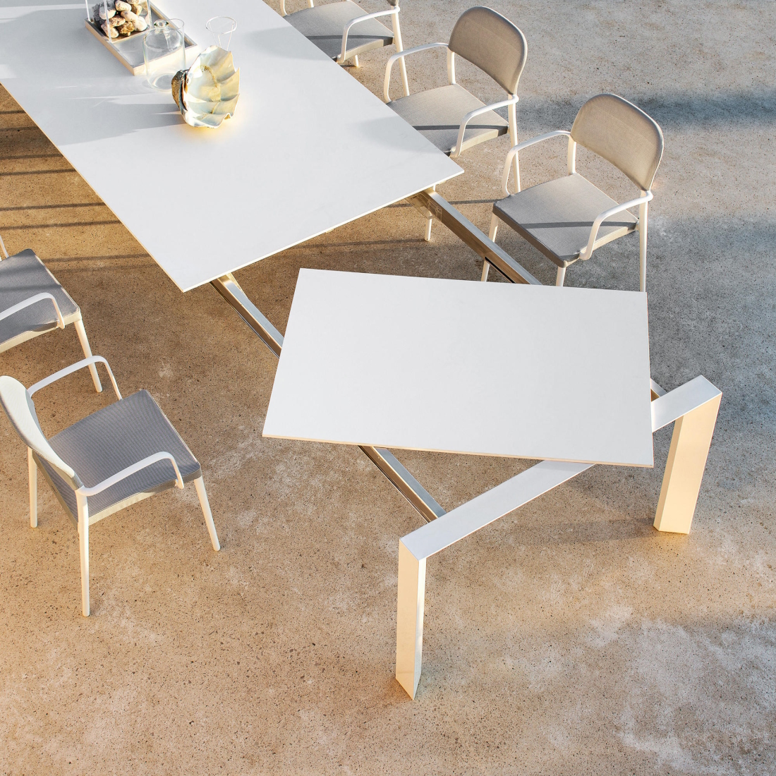 Varaschin Dolmen Extendable Outdoor Dining Table LIFESTYLE S 02