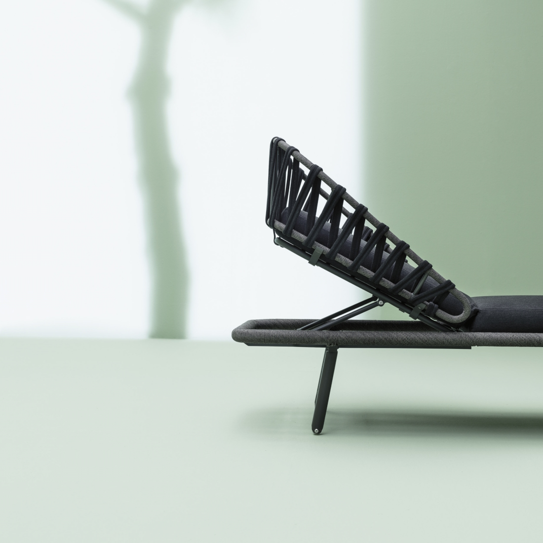 Varaschin Emma Cross Sunlounger STILL LIFE S 02