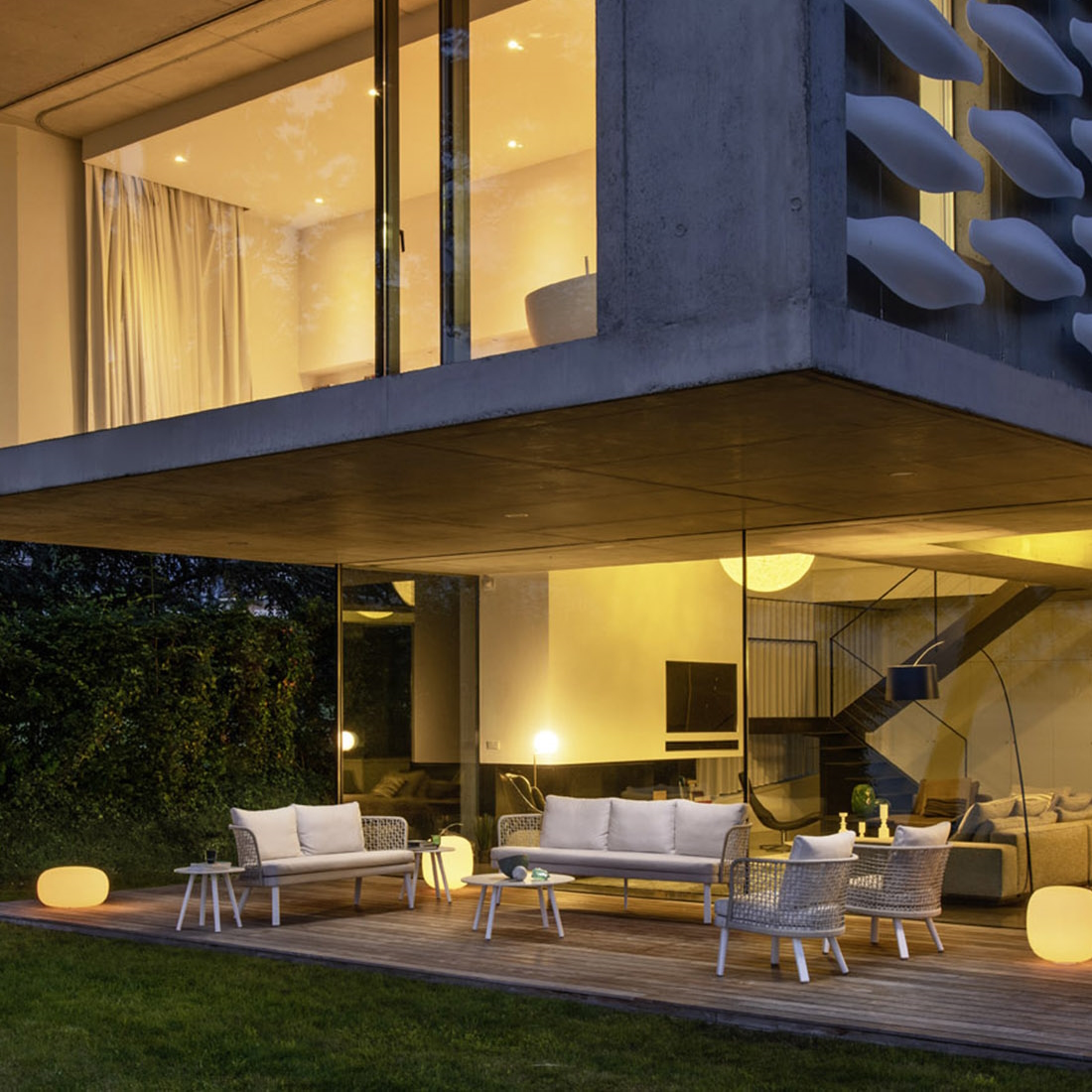 Varaschin Emma Outdoor Sofa LIFESTYLE S 01