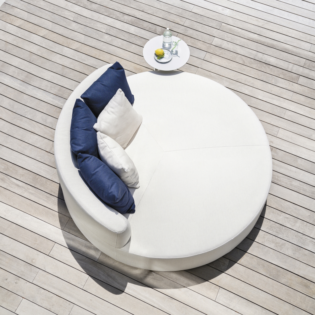 Varaschin Outdoor Belt Daybed LIFESTYLE 01