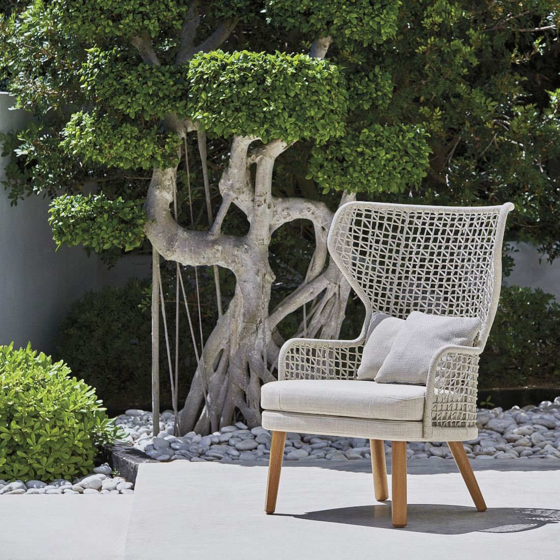 Varaschin Outdoor Emma Bergere Armchair 2 LIFESTYLE S 01