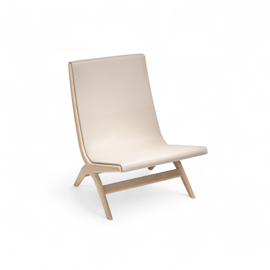 Molteni C Yoell Armchair STILL LIFE S 1 01