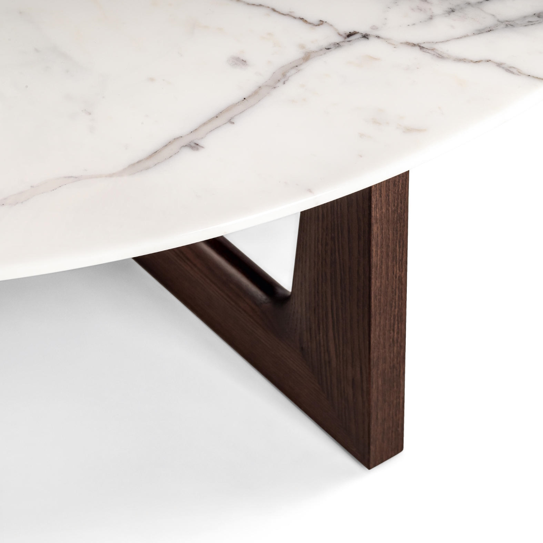 Poltrona Frau Ilary Round Coffee Table STILL LIFE S 1 02