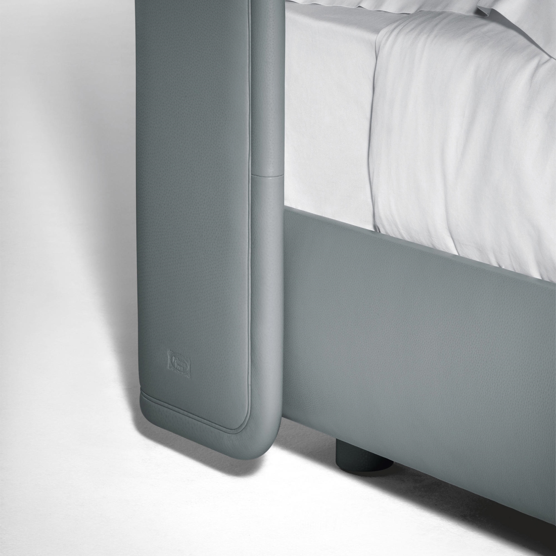 Poltrona Frau Lola Darling Bed STILL LIFE S 1 04