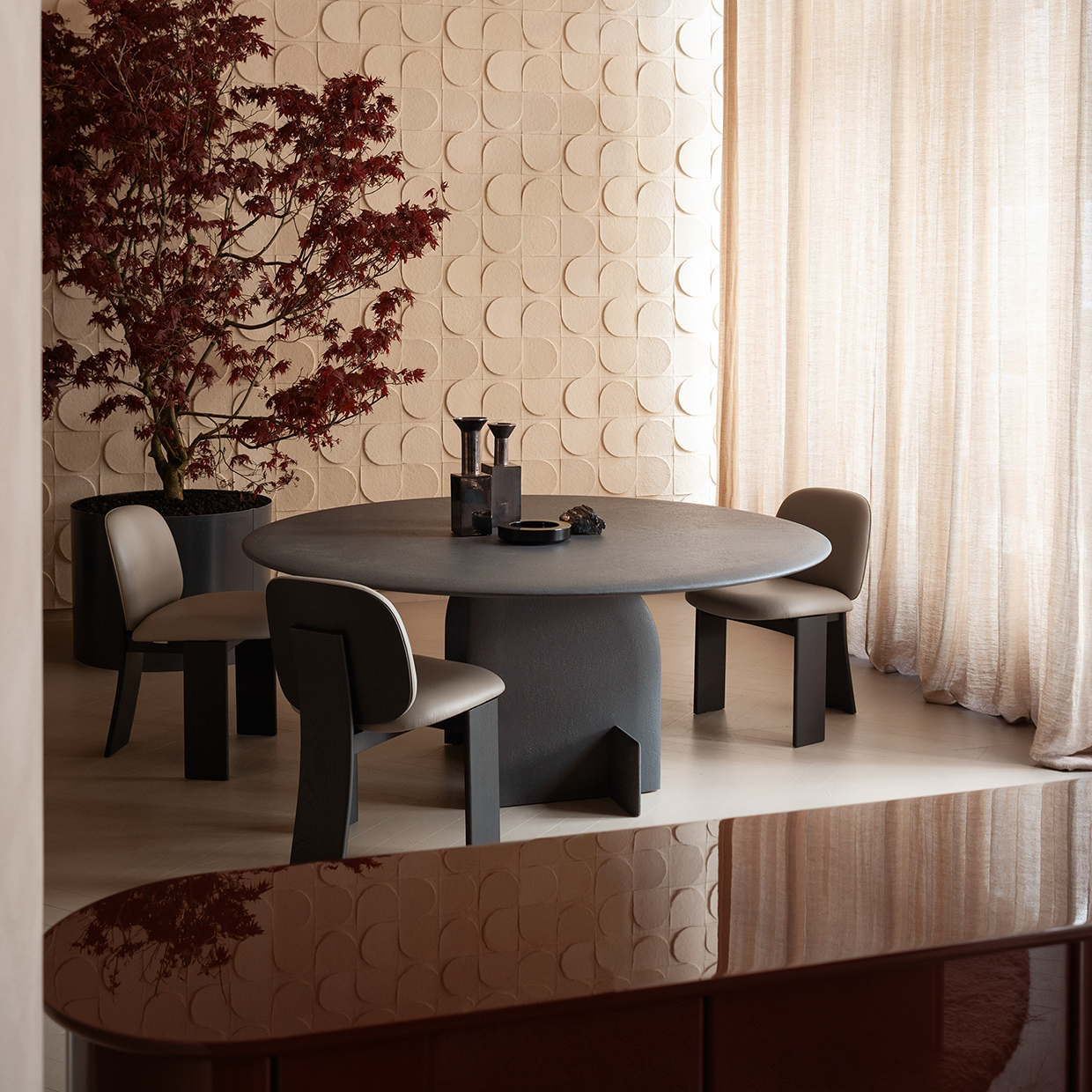 Gallotti e Radice Selce T Grafite Round Dining Table LIFESTYLE S 1 01